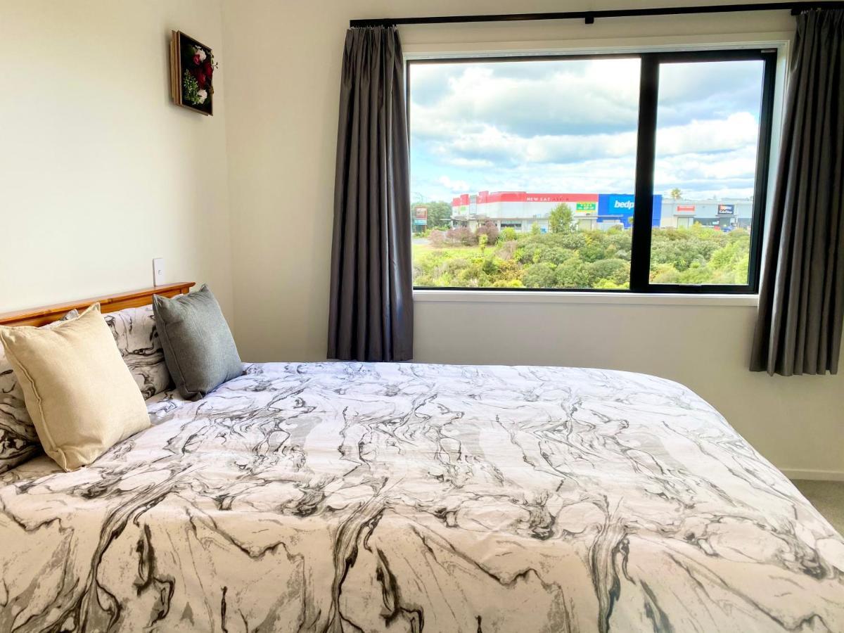 Stunning Townhouse - Walking To Botany Shopping Center Apartment Auckland Luaran gambar
