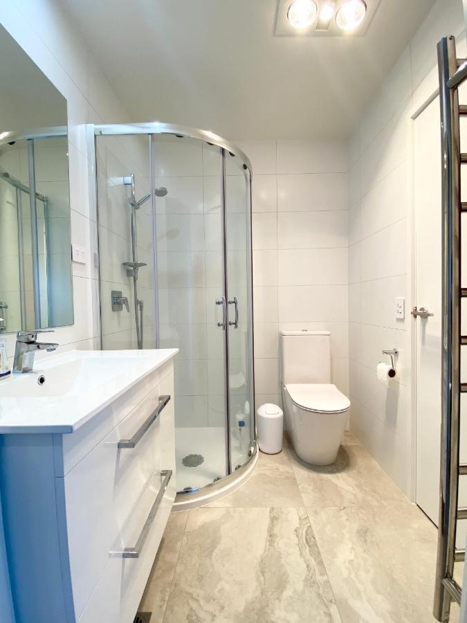 Stunning Townhouse - Walking To Botany Shopping Center Apartment Auckland Luaran gambar