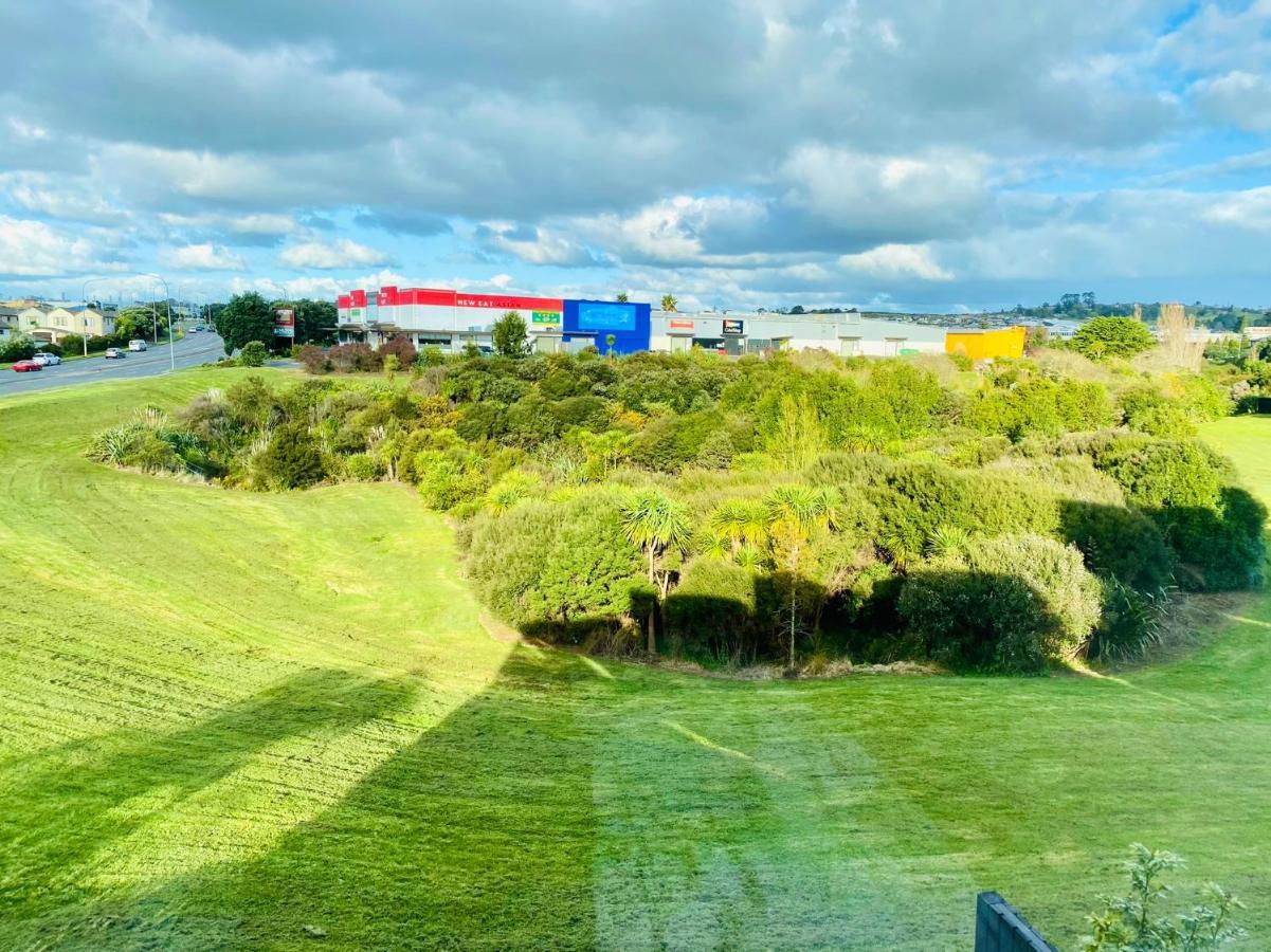 Stunning Townhouse - Walking To Botany Shopping Center Apartment Auckland Luaran gambar