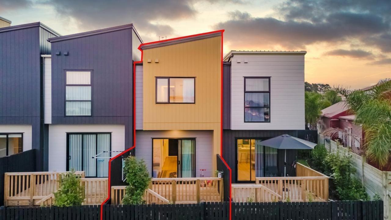 Stunning Townhouse - Walking To Botany Shopping Center Apartment Auckland Luaran gambar